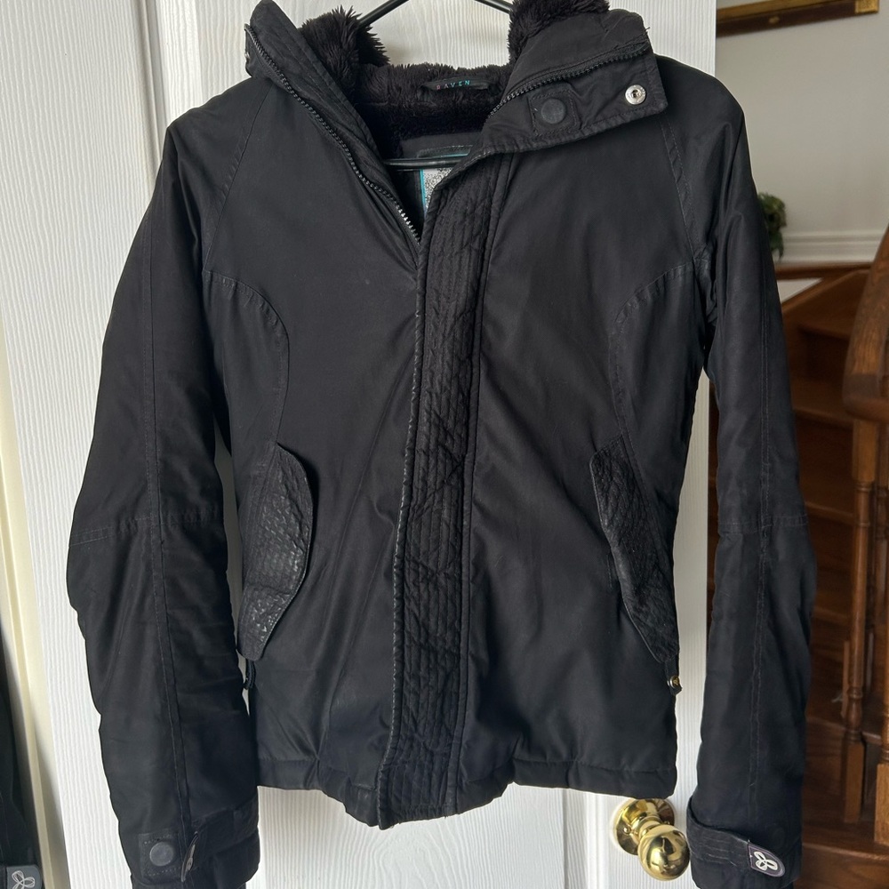TNA raven parka